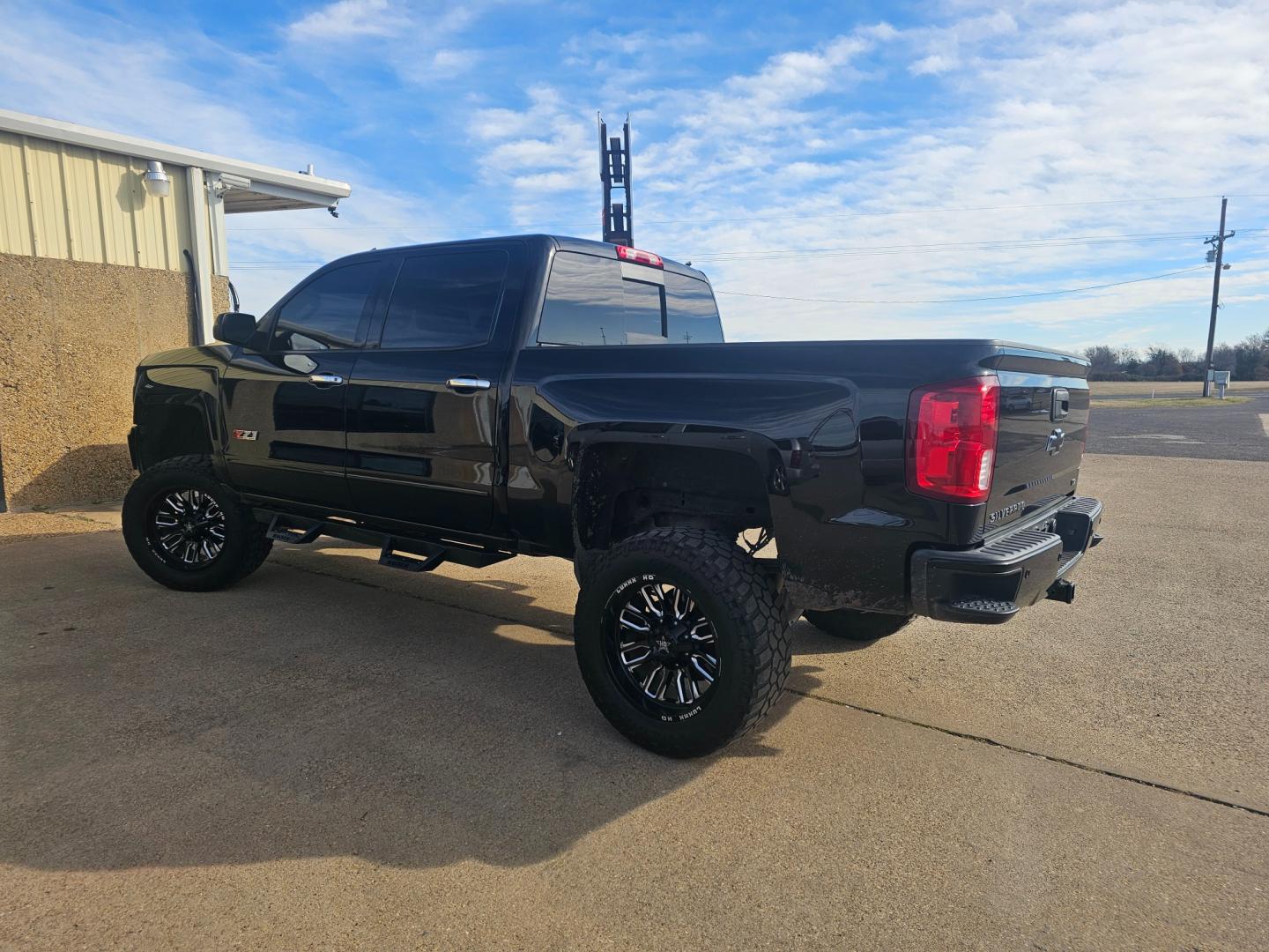 2016 BLACK /BLACK Chevrolet Silverado 1500 LTZ Crew Cab 4WD (3GCUKSEC7GG) with an 5.3L V8 OHV 16V engine, 6A transmission, located at 533 S Seven Points BLVD, Seven Points, TX, 75143, (430) 255-4030, 32.313999, -96.209351 - Photo#3